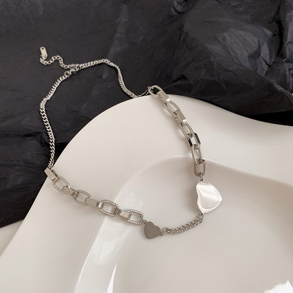 Novi model srebrnog lančića sa srcima