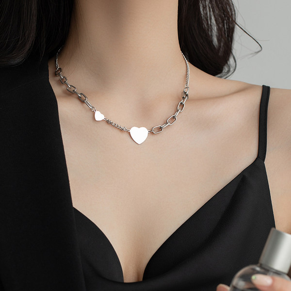 Novi model srebrnog lančića sa srcima