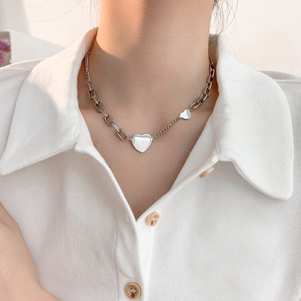 Novi model srebrnog lančića sa srcima