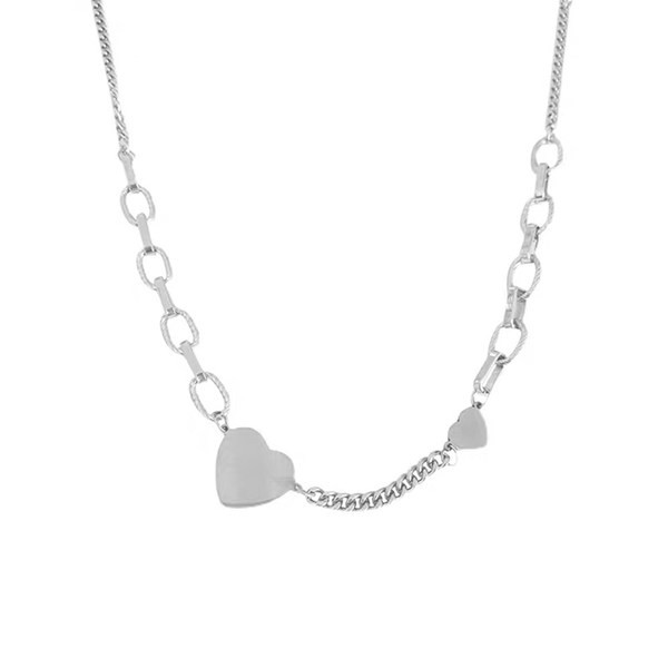 Novi model srebrnog lančića sa srcima