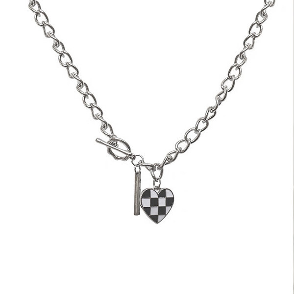 Κολιέ καθημερινό με μενταγιόν καρδιά σε ασημί χρώμα