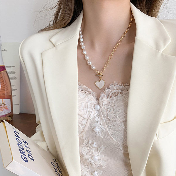 Γυναικείο κολιέ με πέρλες και μενταγιόν καρδιά