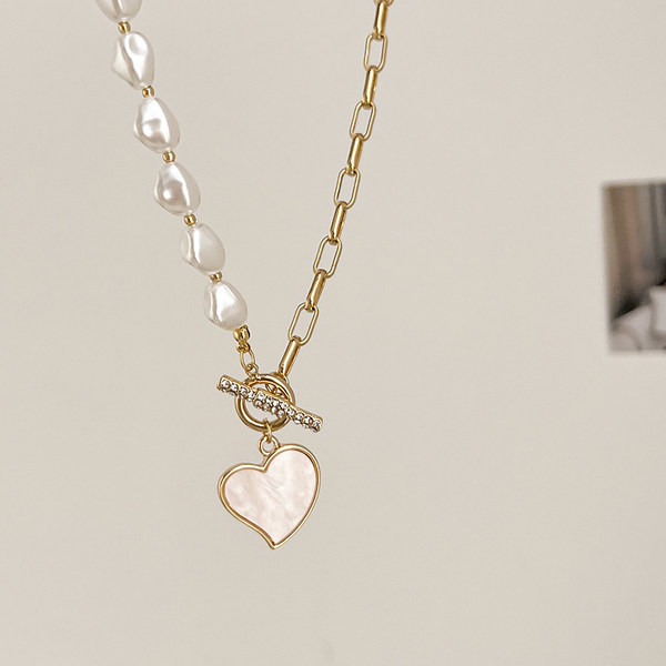 Γυναικείο κολιέ με πέρλες και μενταγιόν καρδιά