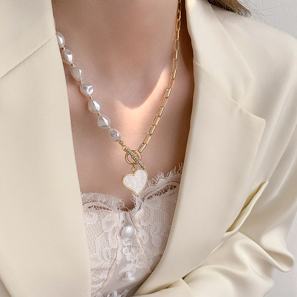 Γυναικείο κολιέ με πέρλες και μενταγιόν καρδιά