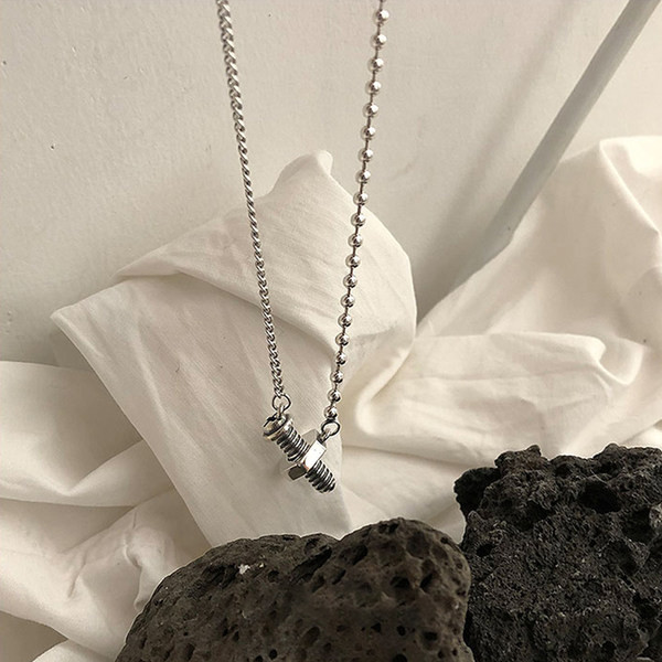 Γυναικείο κολιέ με διακόσμηση με ξηρούς καρπούς