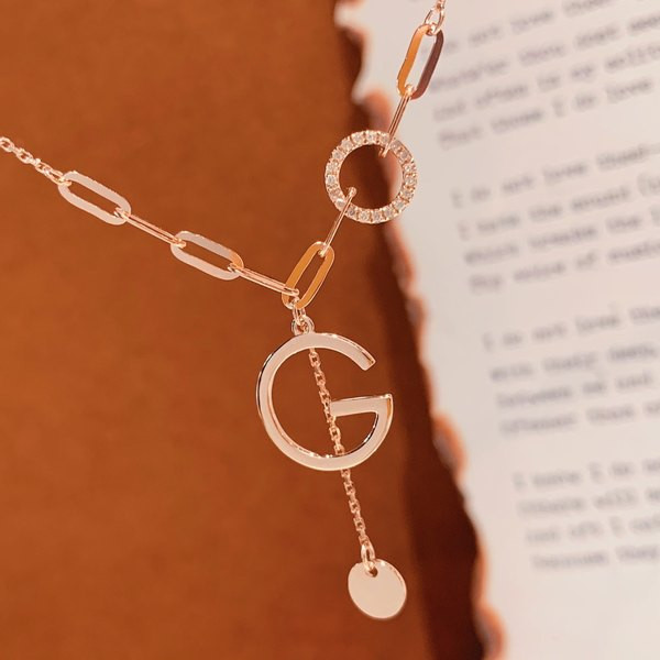 Μοντέρνο γυναικείο λεπτό κολιέ με μενταγιόν