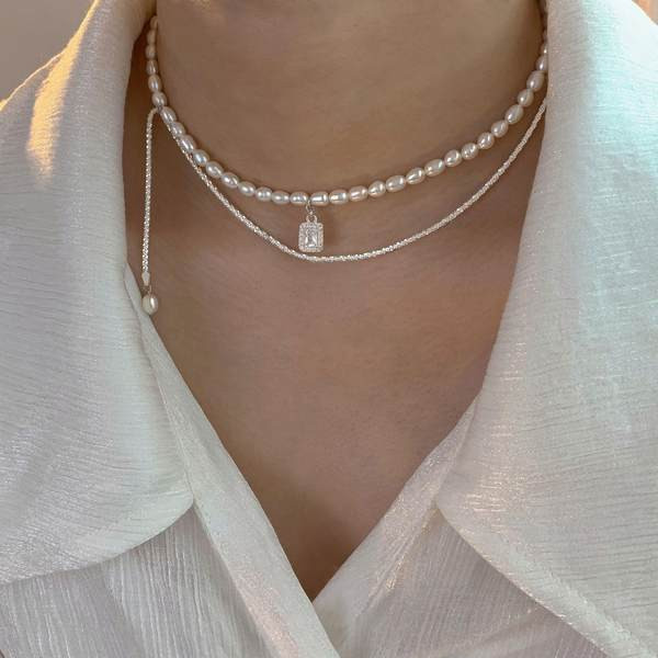 Γυναικείο κολιέ με πέρλες και πέτρες