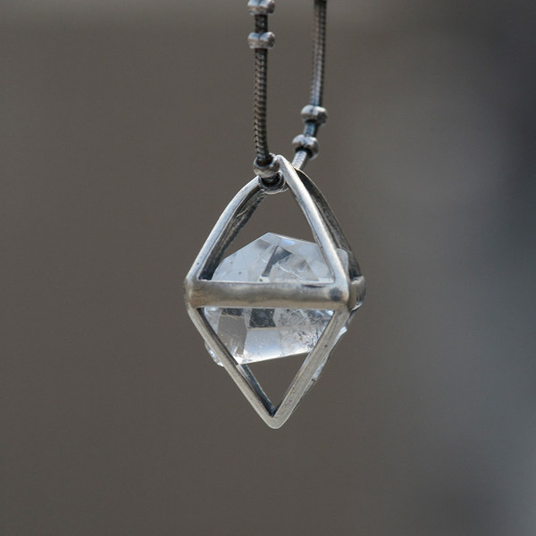 Γυναικείο κολιέ με διακοσμητική πέτρα