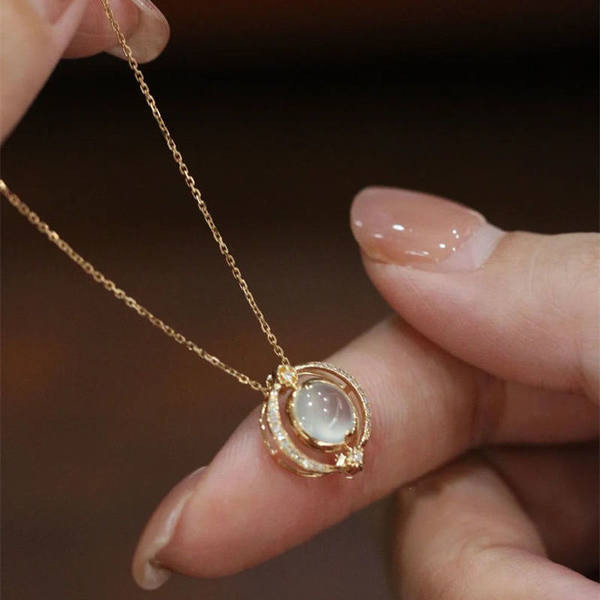 Ženska moderna ogrlica sa kamenčićima