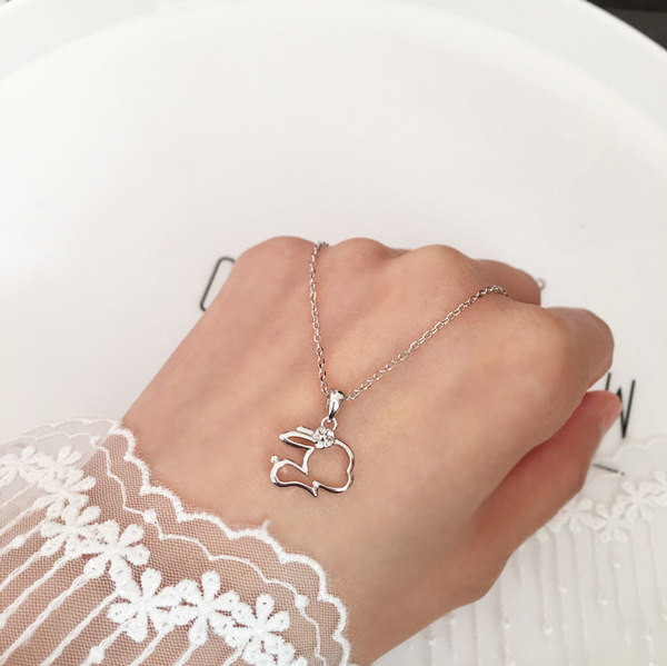 Γυναικείο ντελικάτο κολιέ με διακόσμηση κουνελιού και διακοσμητική πέτρα