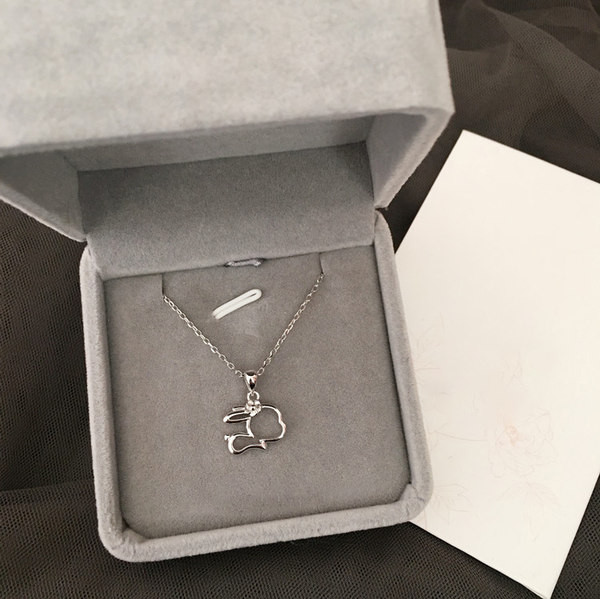 Γυναικείο ντελικάτο κολιέ με διακόσμηση κουνελιού και διακοσμητική πέτρα