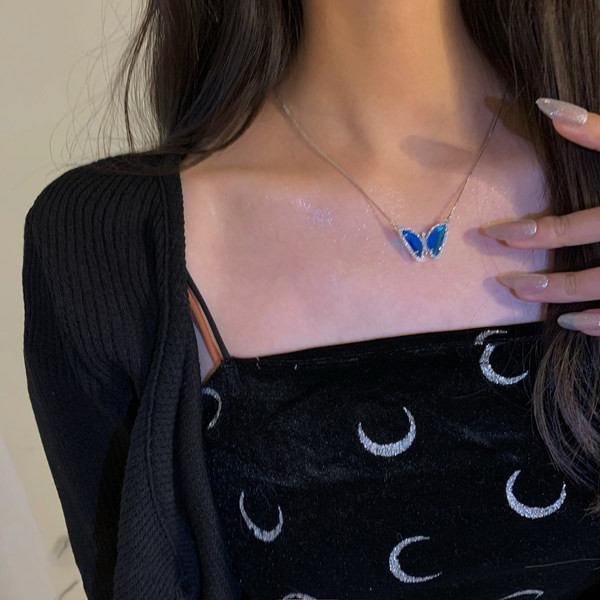 Καθημερινό κολιέ με μενταγιόν πεταλούδα