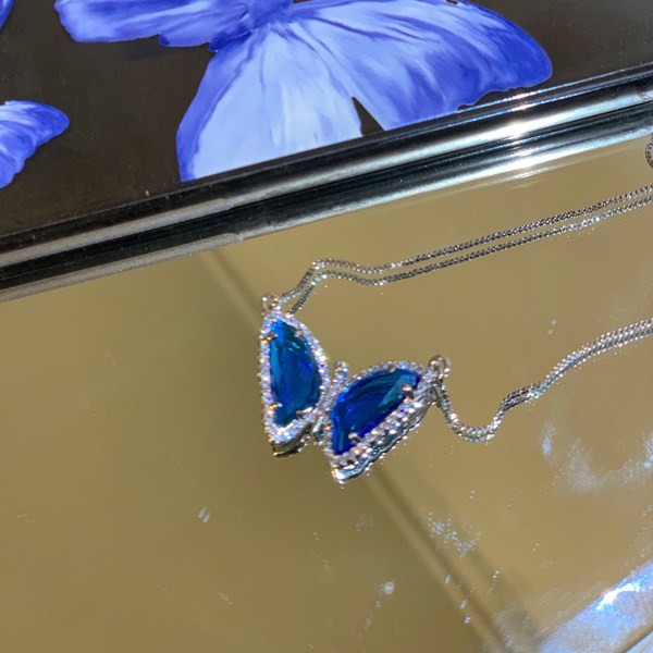 Καθημερινό κολιέ με μενταγιόν πεταλούδα