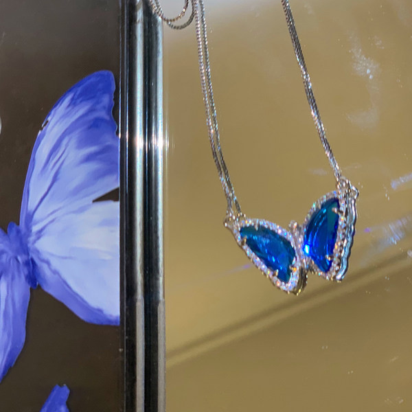 Καθημερινό κολιέ με μενταγιόν πεταλούδα