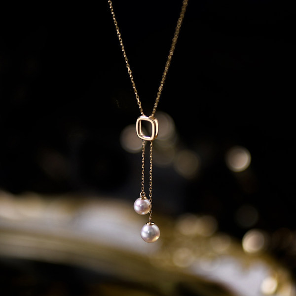 Γυναικείο κολιέ με  μενταγιόν πέρλες