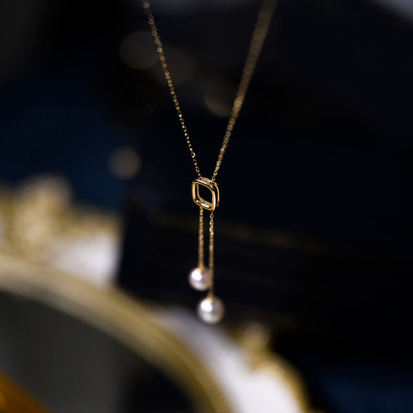 Γυναικείο κολιέ με  μενταγιόν πέρλες