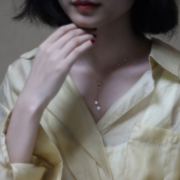 Γυναικείο κολιέ με  μενταγιόν πέρλες