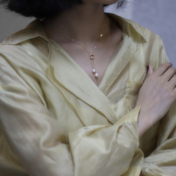 Γυναικείο κολιέ με  μενταγιόν πέρλες