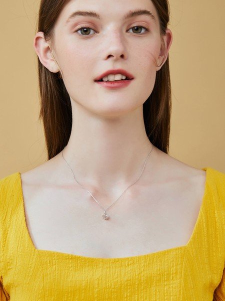 Μοντέρνα λεπτή γυναικεία αλυσίδα με μενταγιόν - χρυσό χρώμα