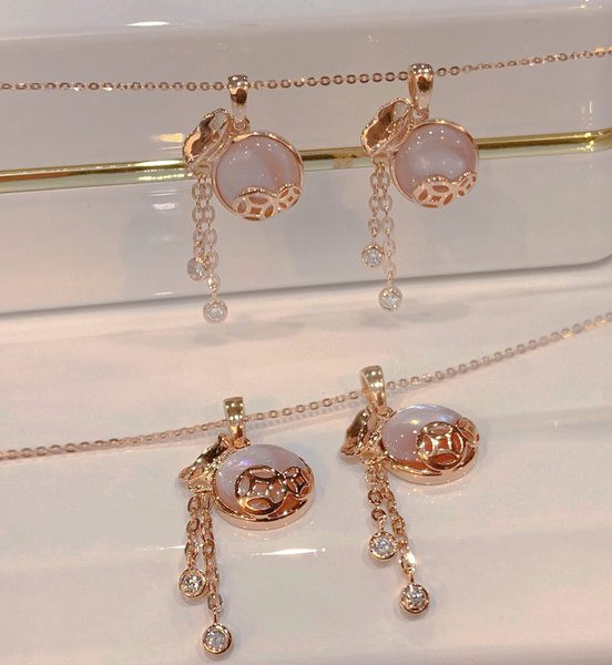 Κολιέ με στρογγυλό μενταγιόν