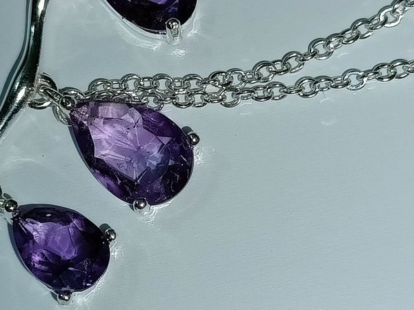 Μοντέρνο γυναικείο κολιέ με πέτρες