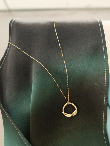 Naiste õrn ripatsiga kaelakee