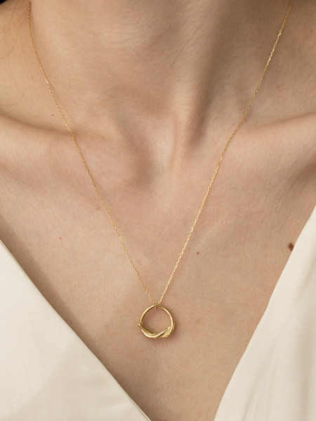 Naiste õrn ripatsiga kaelakee