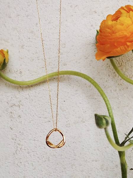 Naiste õrn ripatsiga kaelakee