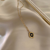 Χρυσό κολιέ με στρογγυλό μενταγιόν