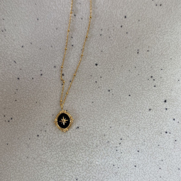 Χρυσό κολιέ με στρογγυλό μενταγιόν