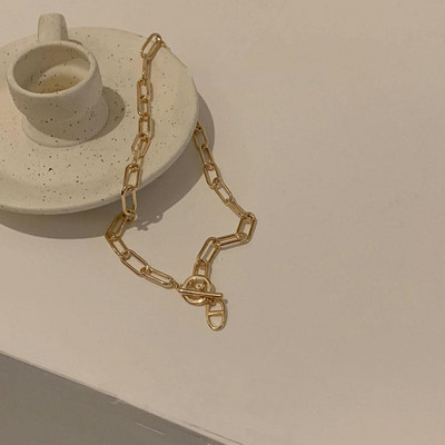 Γυναικείο κολιέ σε χρυσό χρώμα κατάλληλο για καθημερινή χρήση