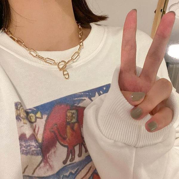 Γυναικείο κολιέ σε χρυσό χρώμα κατάλληλο για καθημερινή χρήση