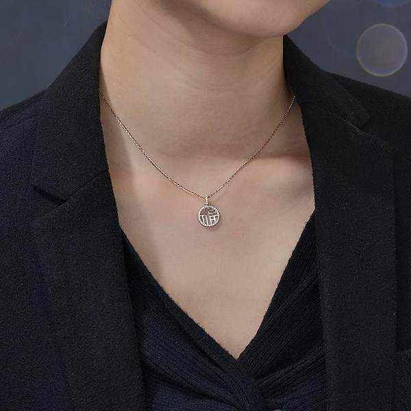 Γυναικείο κολιέ σε χρυσό και ασημί χρώμα με μενταγιόν