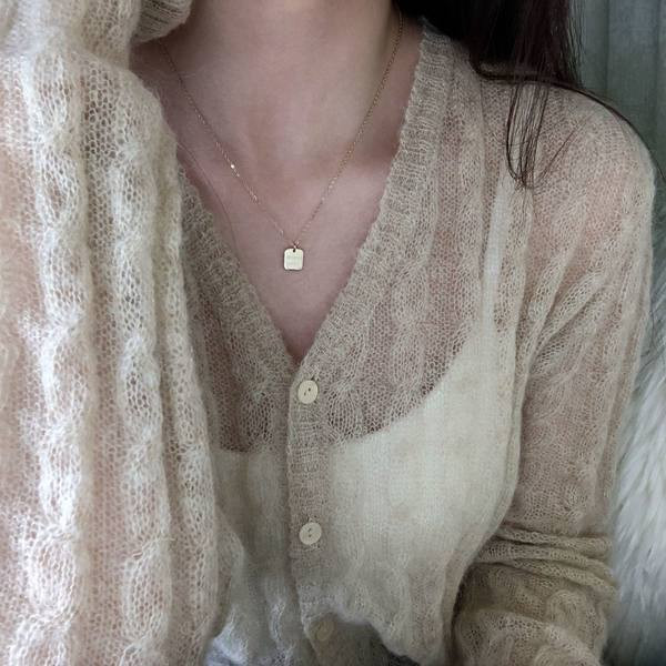 Ženska ogrlica s četvrtastim privjeskom