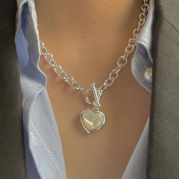 Μοντέρνο γυναικείο κολιέ με καρδιά