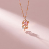 Γυναικείο κολιέ με μενταγιόν λουλουδιών σε χρυσό χρώμα