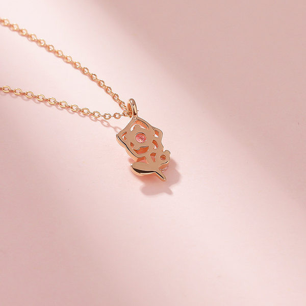 Γυναικείο κολιέ με μενταγιόν λουλουδιών σε χρυσό χρώμα