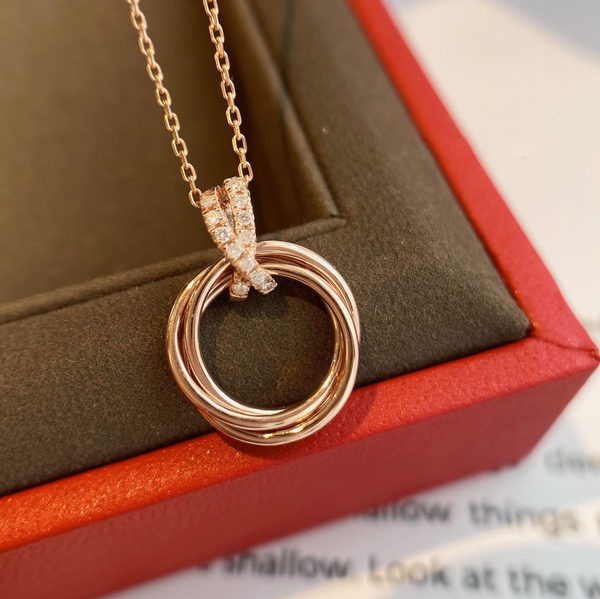 Γυναικείο λεπτό κολιέ με μενταγιόν και διακοσμητικές πέτρες