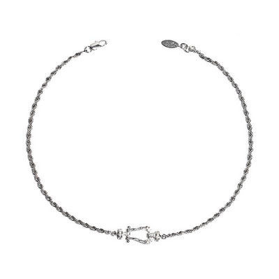 Γυναικεία αλυσίδα σε ασημί χρώμα στο λαιμό
