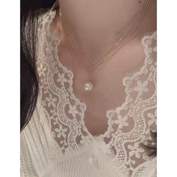 Μοντέρνο γυναικείο κολιέ με  μενταγιόν πέρλα