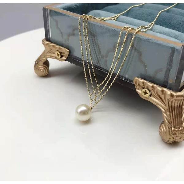 Μοντέρνο γυναικείο κολιέ με  μενταγιόν πέρλα