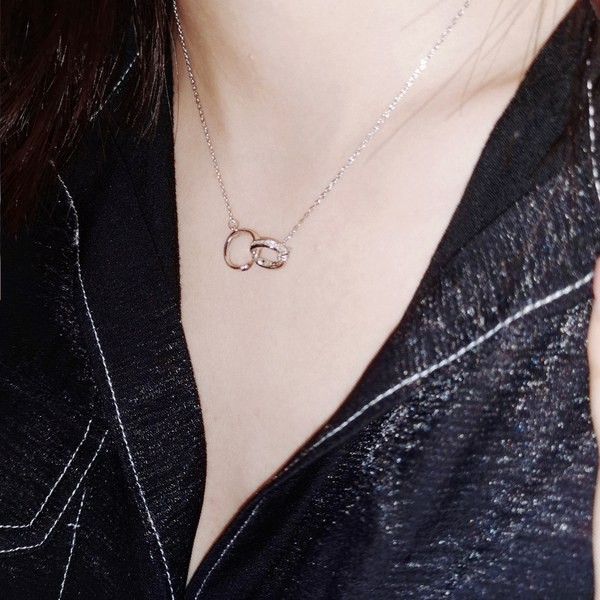 Γυναικείο κολιέ σε ασημί χρώμα