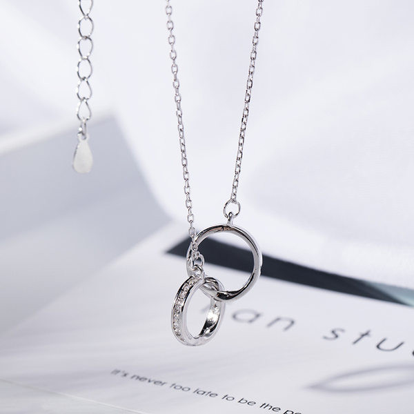 Γυναικείο κολιέ σε ασημί χρώμα