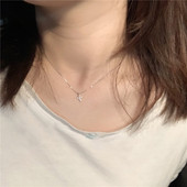 Λεπτό κολιέ με μενταγιόν και διακοσμητικές πέτρες για γυναίκες