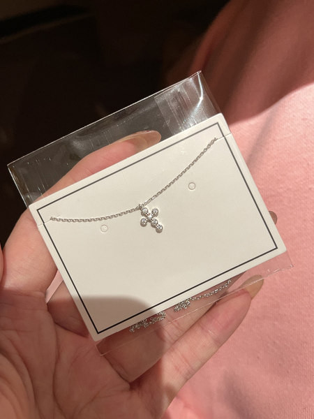 Λεπτό κολιέ με μενταγιόν και διακοσμητικές πέτρες για γυναίκες