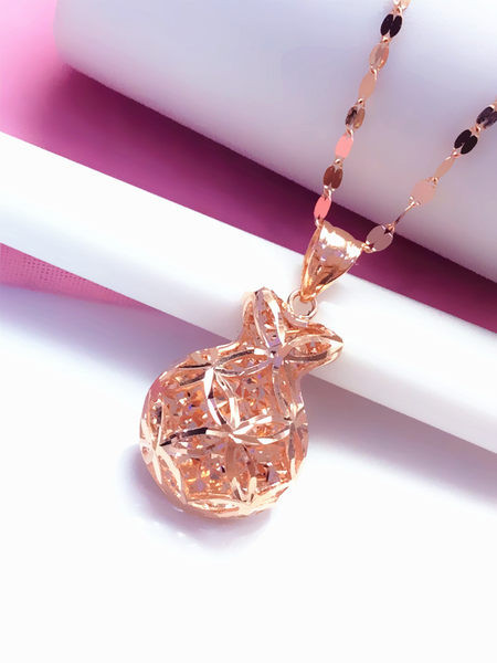 Γυναικείο χρυσό κολιέ με μενταγιόν