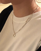 Moodne hõbedast kaelakee ümara ripatsiga