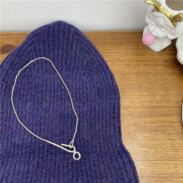 Moodne hõbedast kaelakee ümara ripatsiga