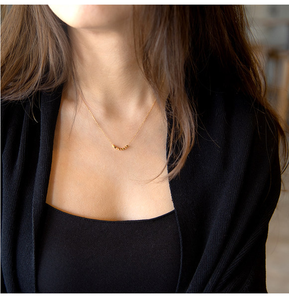 Λεπτό κολιέ σε χρυσό χρώμα