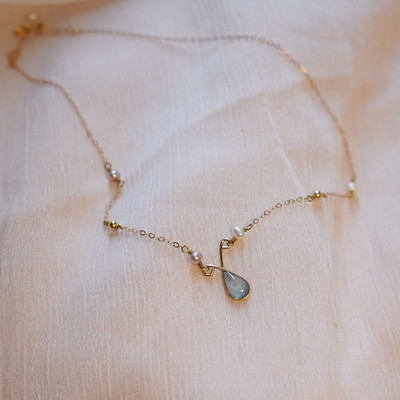 Γυναικείο μοντέρνο κολιέ με πέτρες